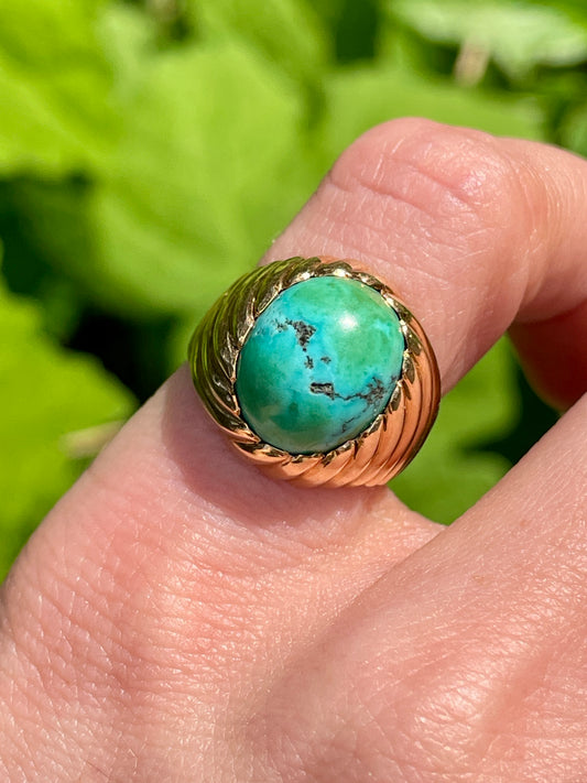 Vintage yellow 18K turquoise ribbed swirl dome ring, size 4.5