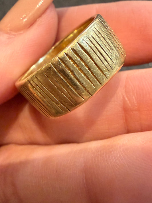 Vintage yellow 14K Tiffany midcentury bark finish cigar band, size 7.25-7.5