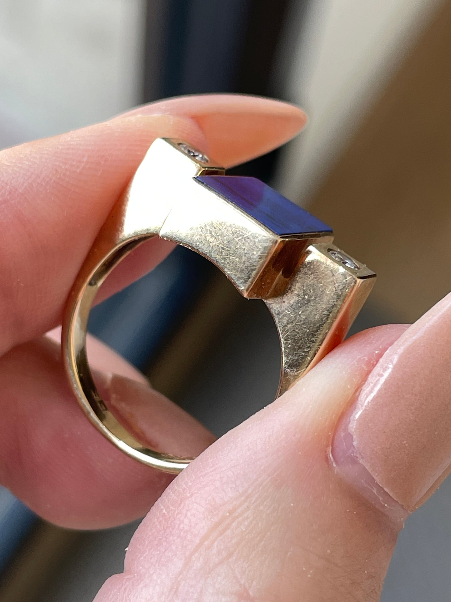 Vintage yellow 14K approx .12 ctw diamond lapis ring, size 6.75