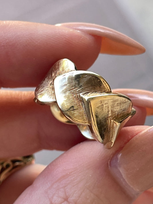 Vintage yellow 14K heart or leaf pattern eternity ring, size 4.75