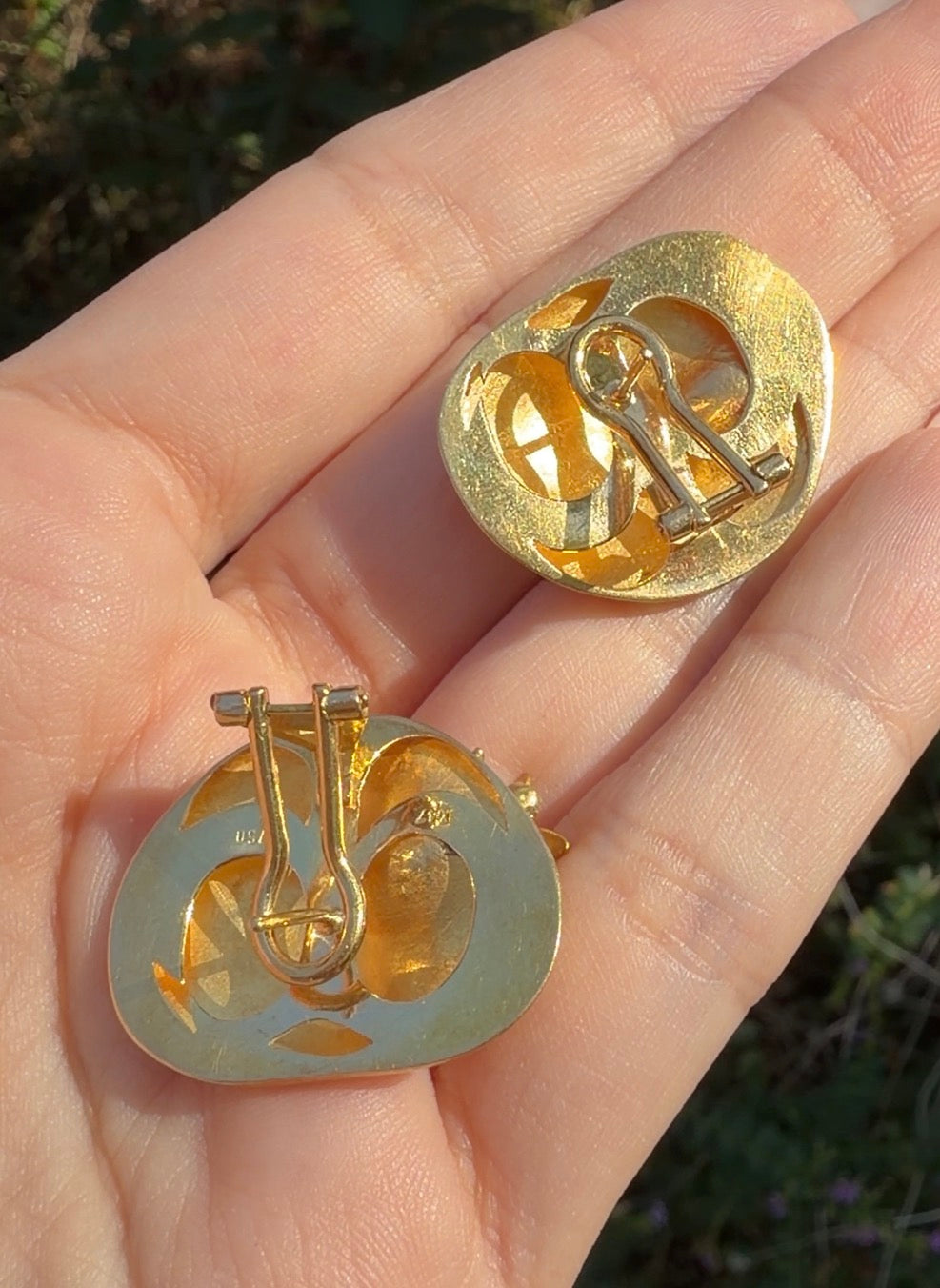 Vintage yellow 18K honey blob with fly omega back earrings