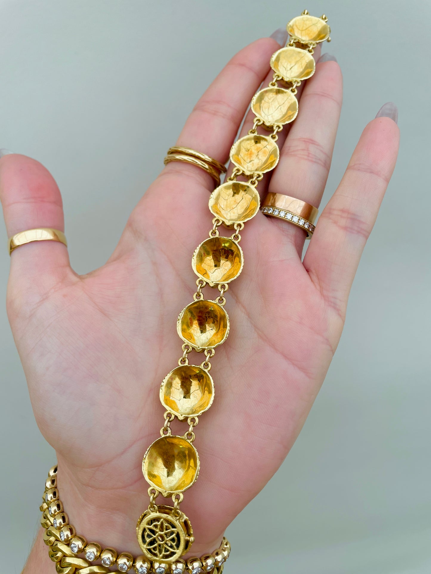 Vintage yellow 18K gold shell bracelet, 7.5 inch