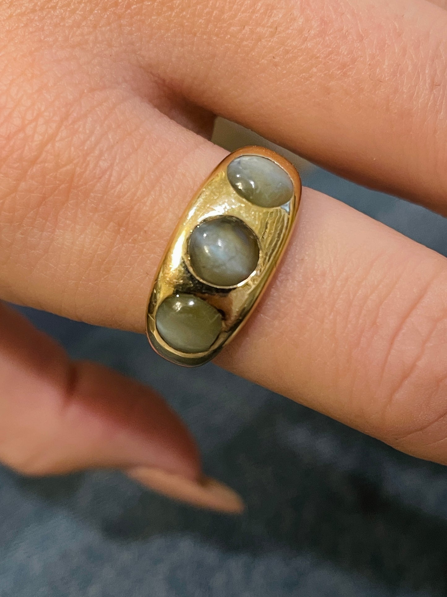Antique yellow 14K cats eye chrysoberyl ring, size 8.5