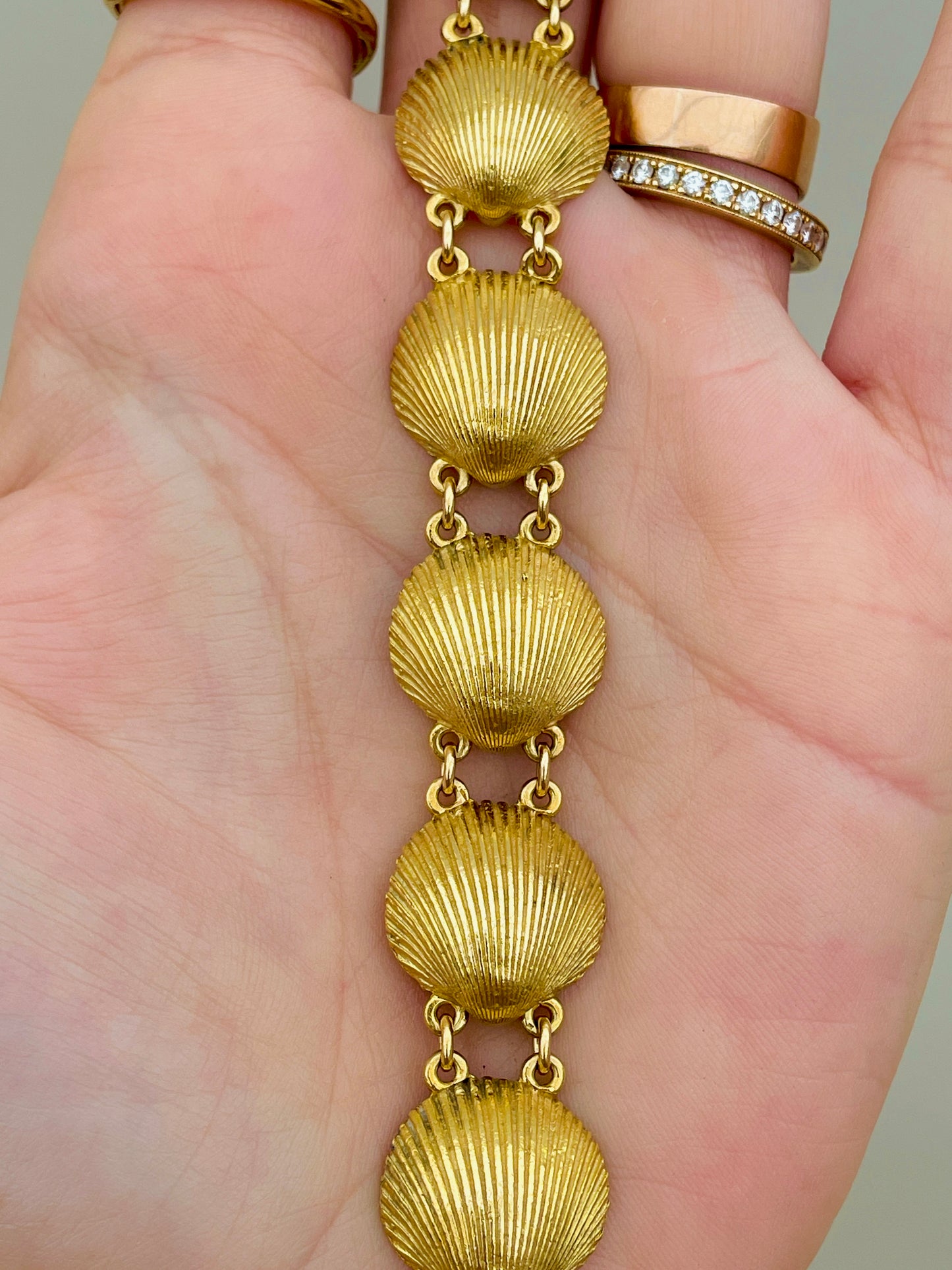 Vintage yellow 18K gold shell bracelet, 7.5 inch