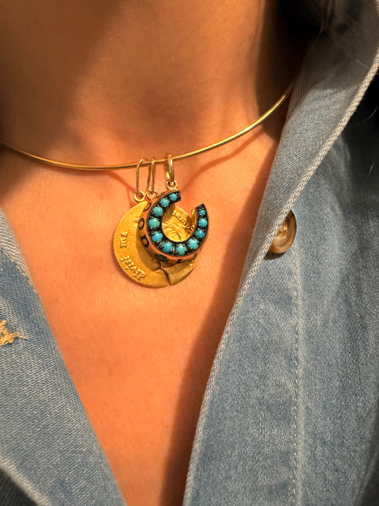 Vintage yellow 18K Divisi ma, Sempre uniti figural pendants