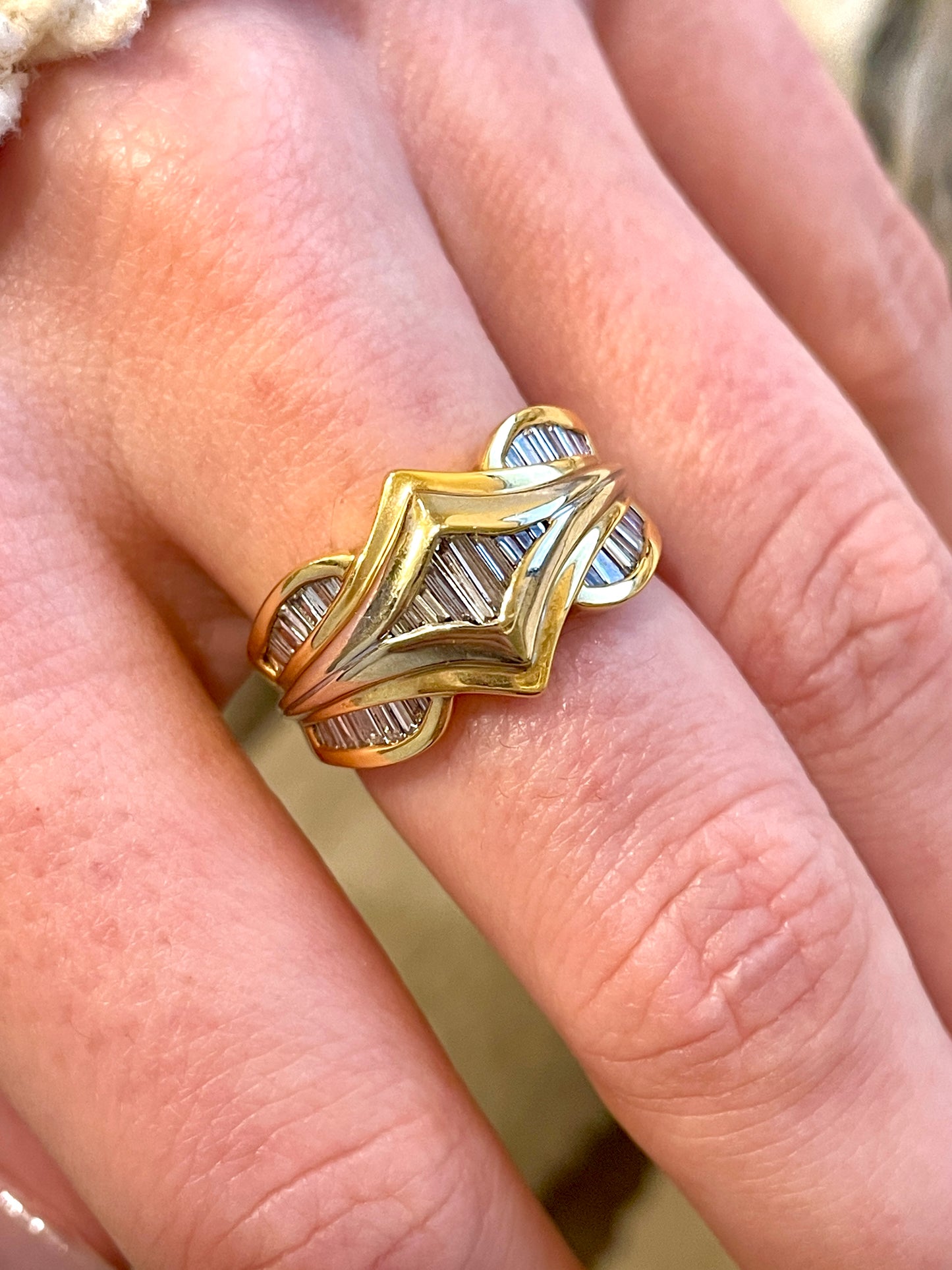 Vintage yellow 18K gold approx 1.6 ctw baguette diamond channel set ring, size 6.5-6.75