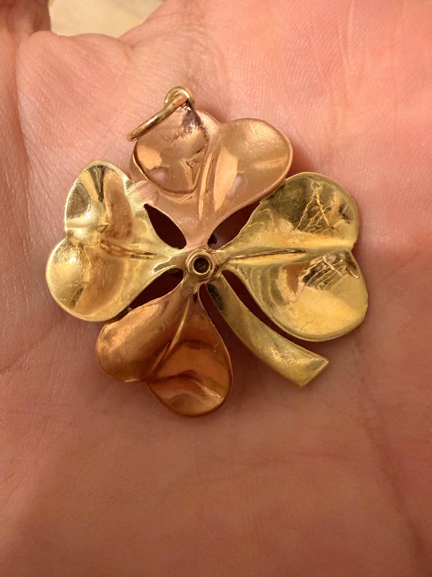 Vintage green and rose 14K approx .18ctw retro diamond clover pendant