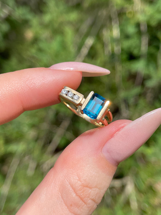 Vintage Yellow 14K Indicolite Tourmaline and .08 ctw diamond ring, Size 4