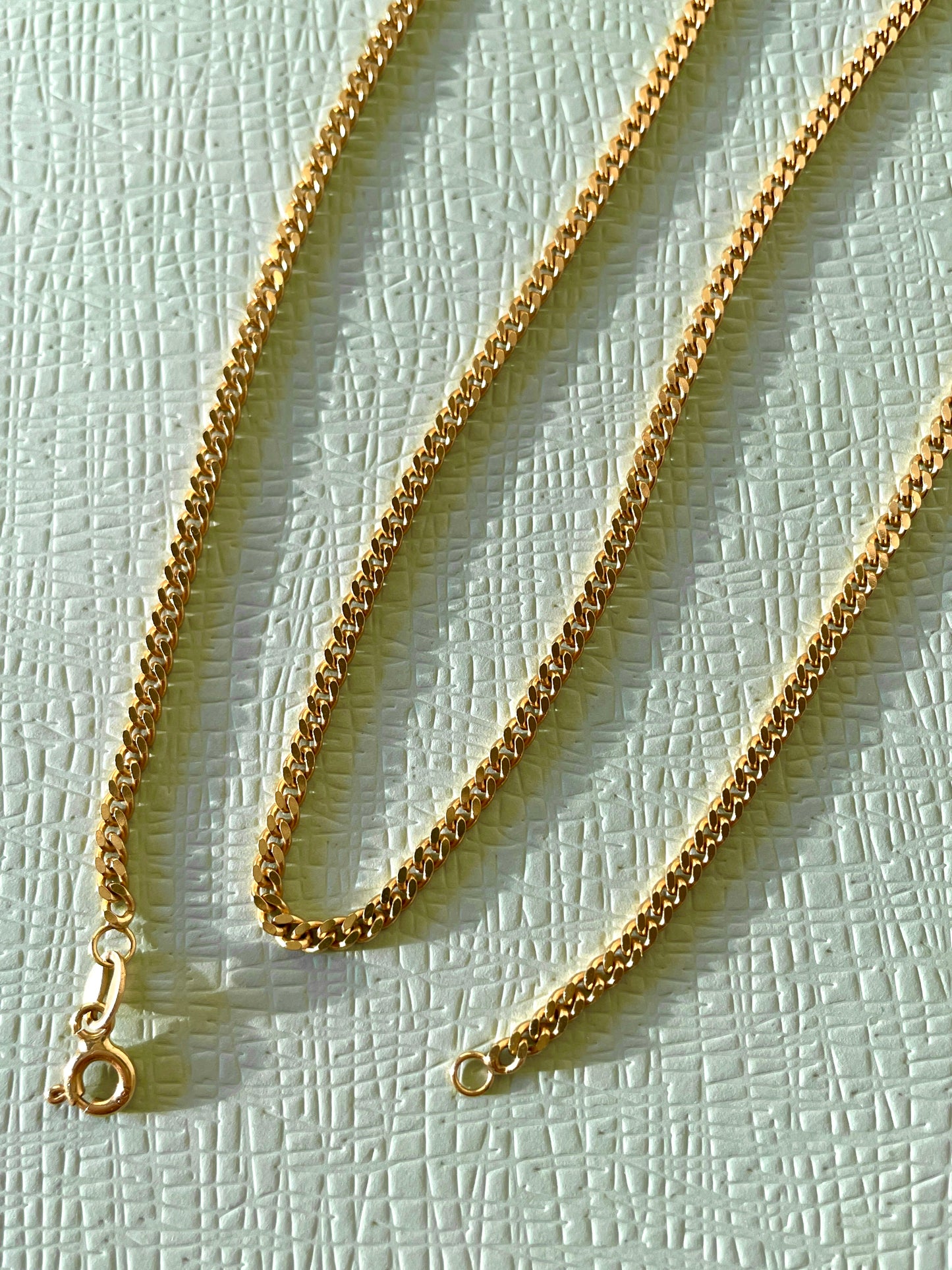 Vintage yellow 18K gold solid curb link chain, 23 and 5/8 inch