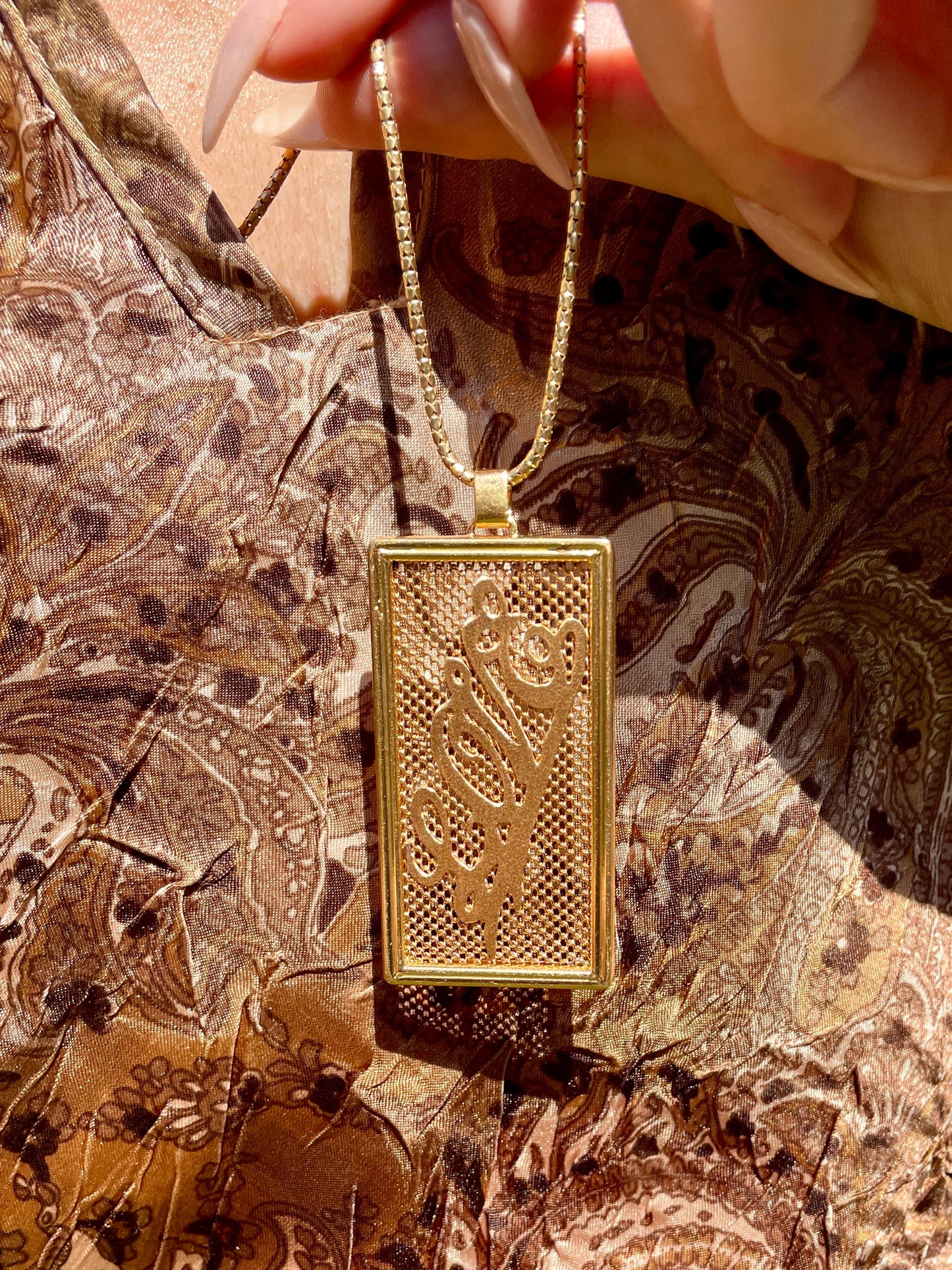 Ultimate Vintage yellow 18K gold LOVE grid pendant