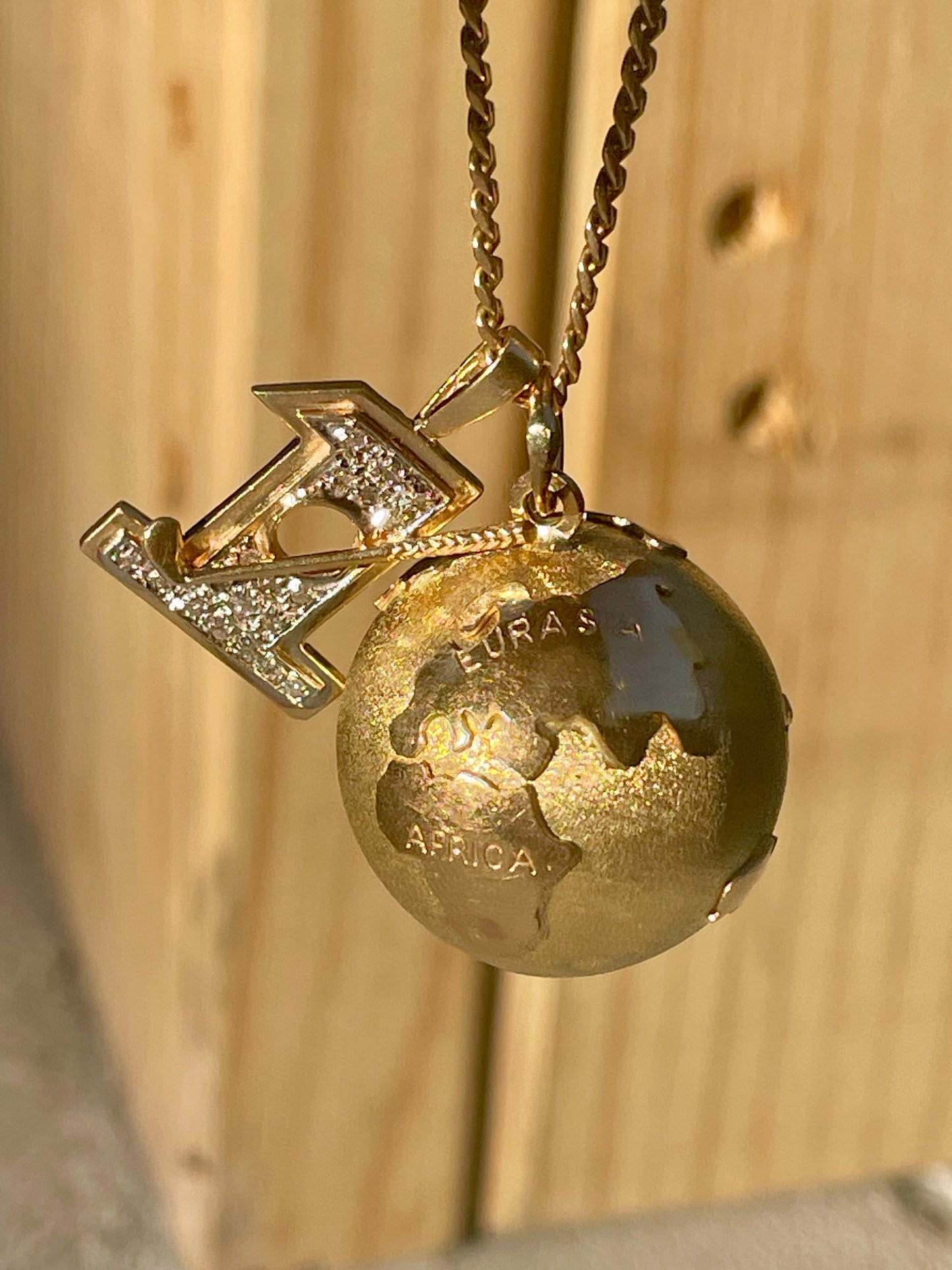 Vintage 18K textured globe pendant