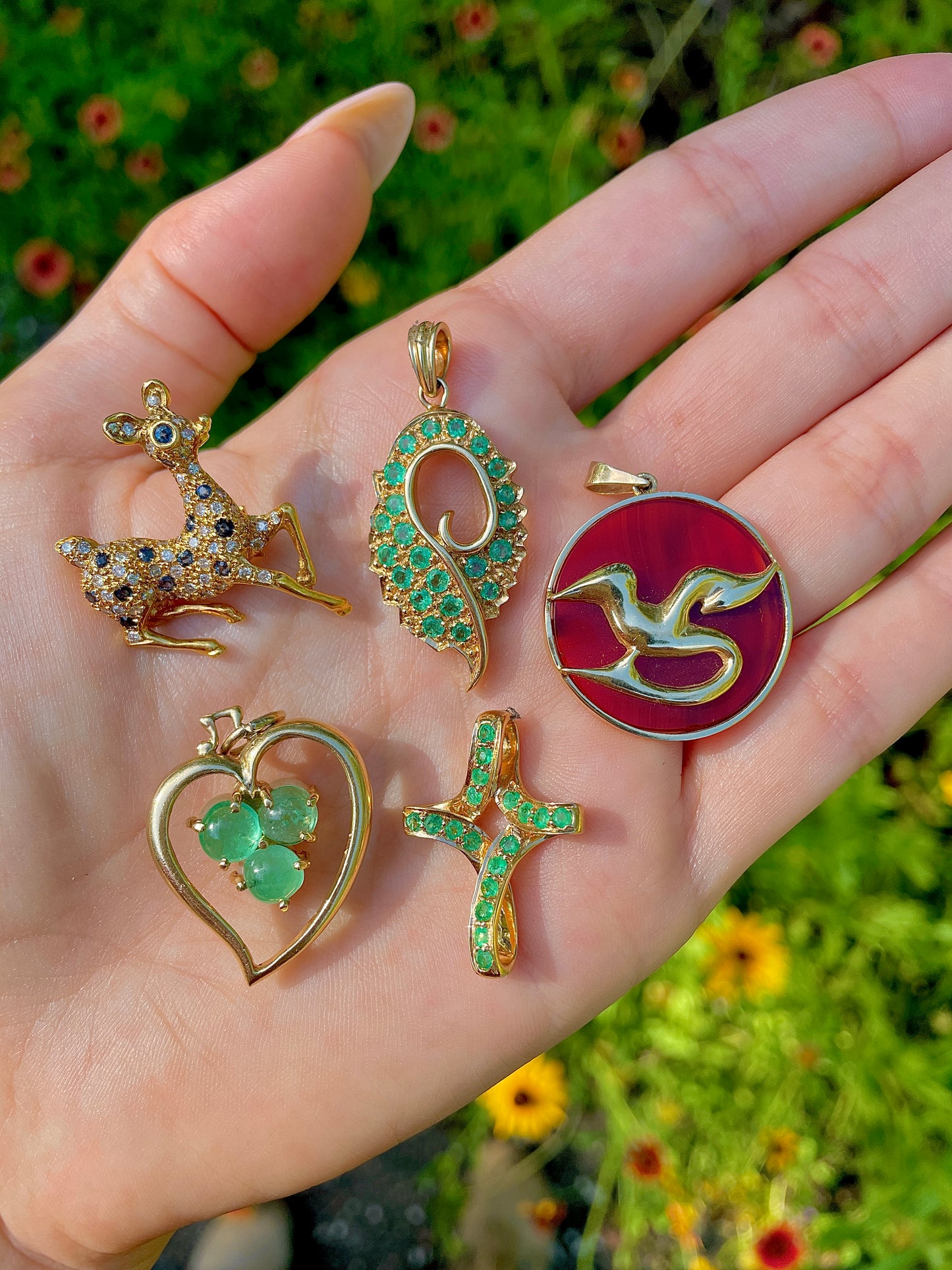 Vintage yellow 14K carnelian disc pendant with bird motif