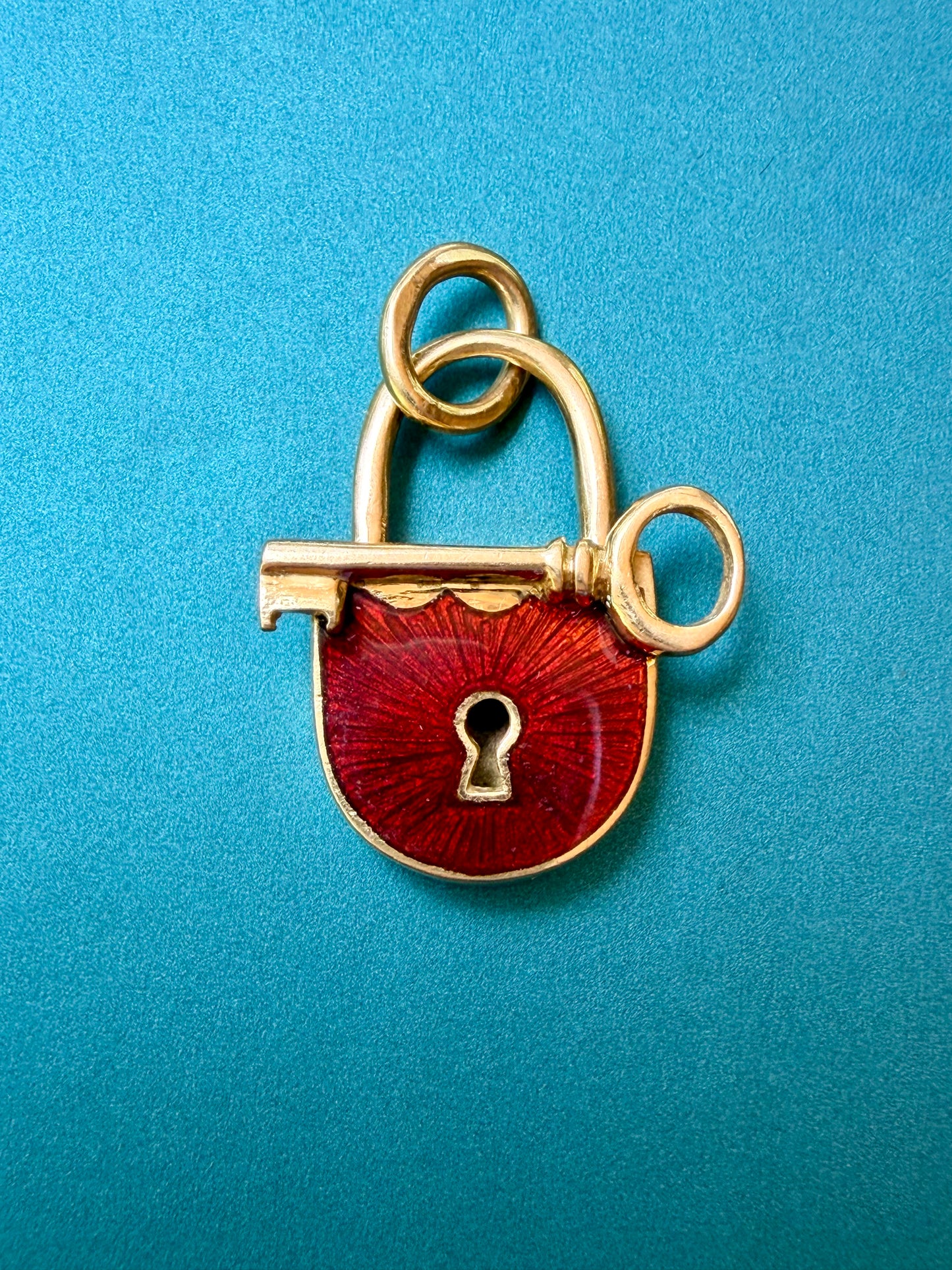 Vintage yellow 18K gold and red enamel lock and key pendant