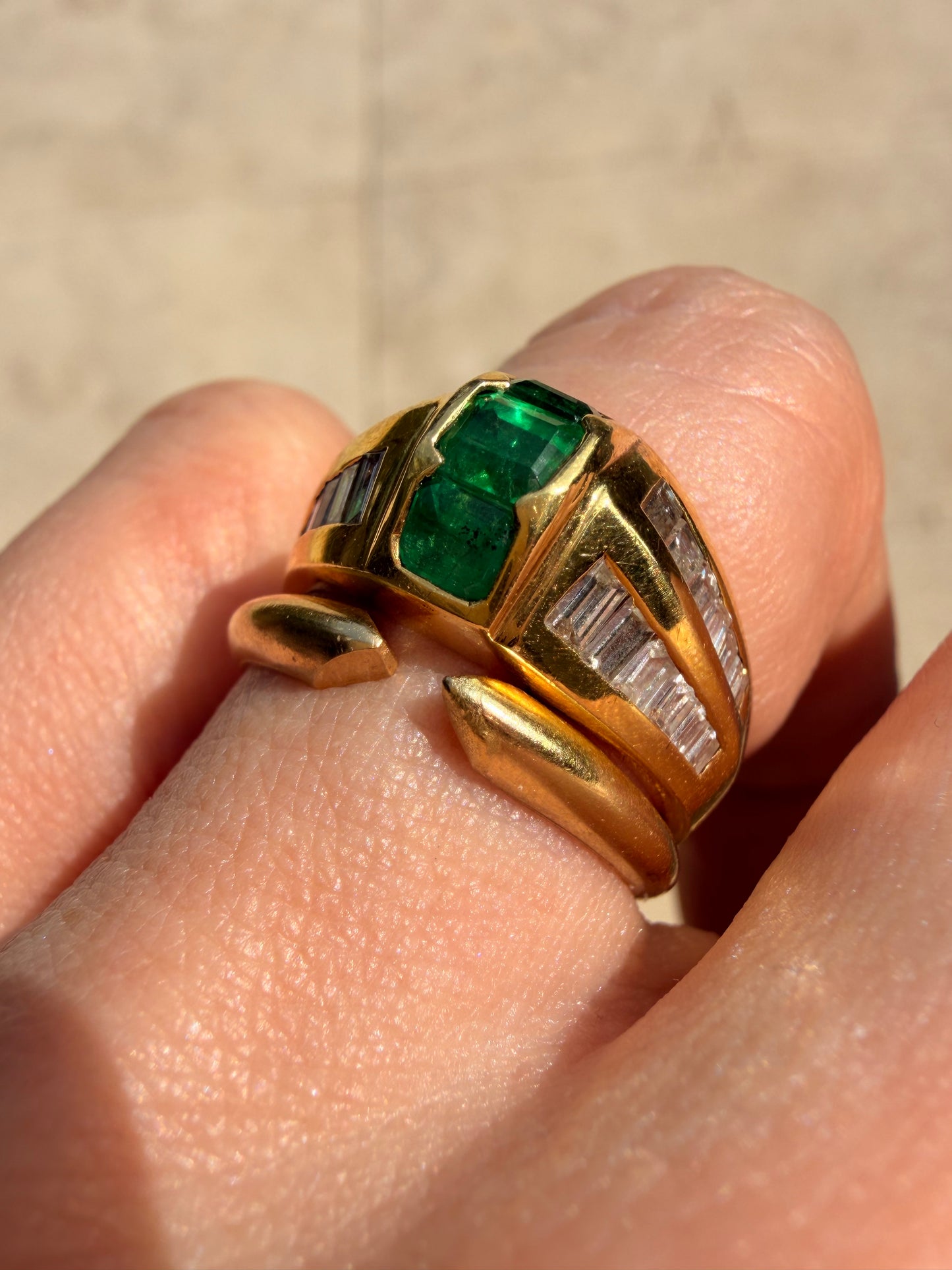 Vintage yellow 18K gold .96 ctw emerald and .52 ctw diamond baguette dome ring, size 6