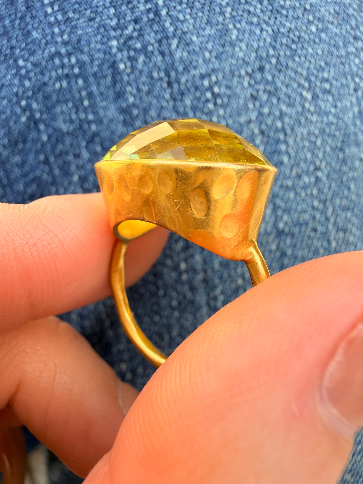 Vintage yellow 22K gold and approx 13 ctw faceted peridot ring, size 6.5 sizable