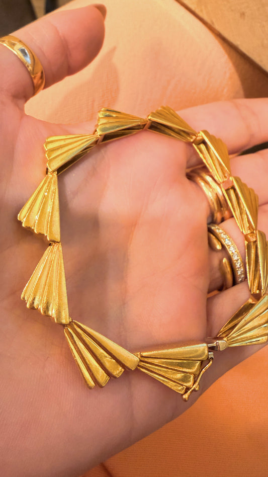 Vintage yellow 18K ribbed pyramid-esque link bracelet by Lagos, 6.75 inch fit