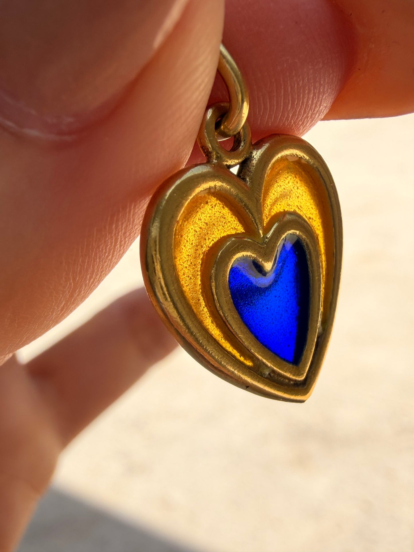 Vintage yellow 18K gold plique a jour enamel heart pendant