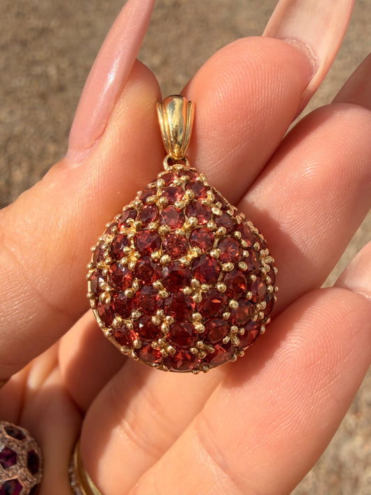 Vintage yellow 14K gold and garnet shell charm
