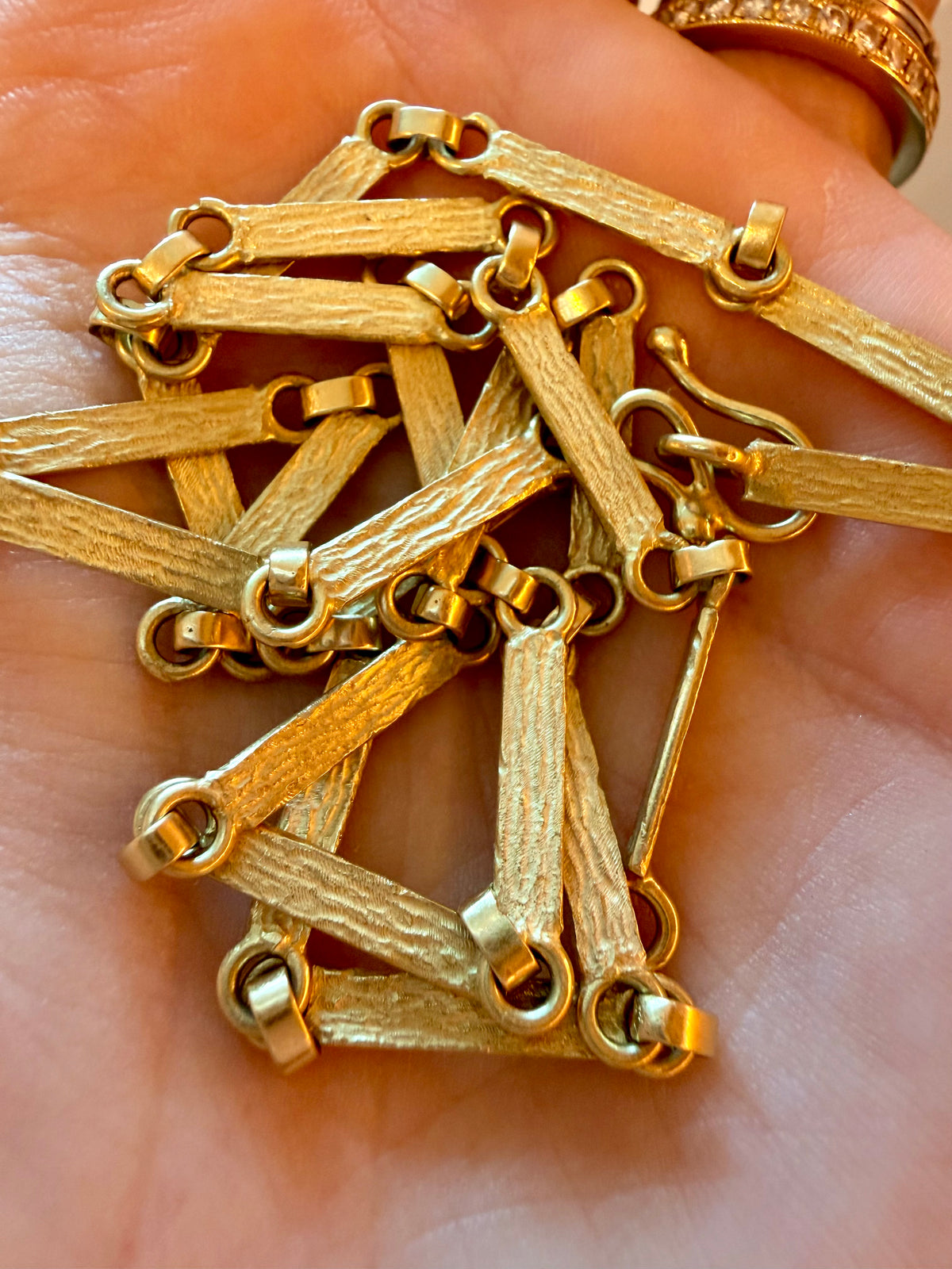 Vintage yellow 18K textured bar link chain with hook clasp, 18.5 inch