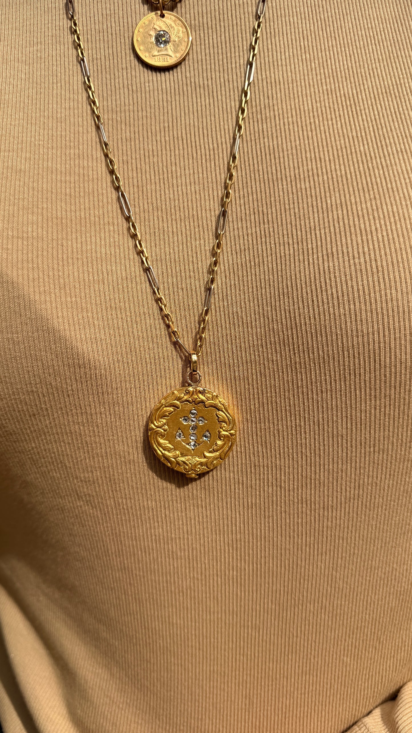 Antique yellow 18K diamond anchor slider locket