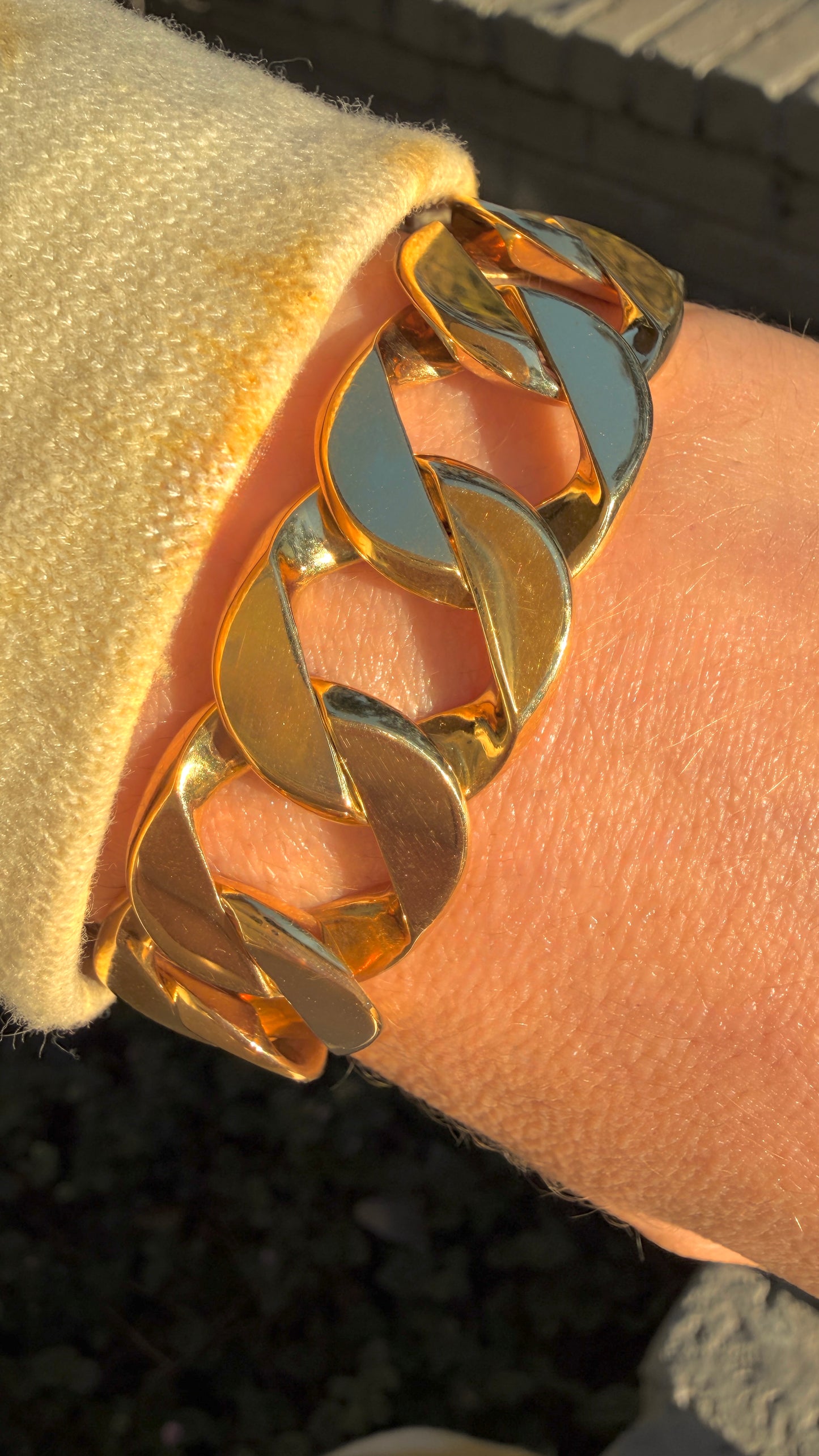 Vintage yellow 18K solid wide curb bracelet with continuous clasp, 8 inch (fits like 7.25 inch)