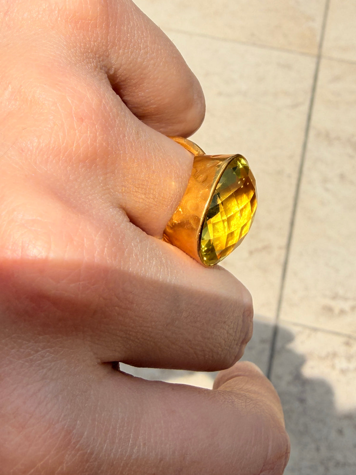 Vintage yellow 22K gold and approx 13 ctw faceted peridot ring, size 6.5 sizable