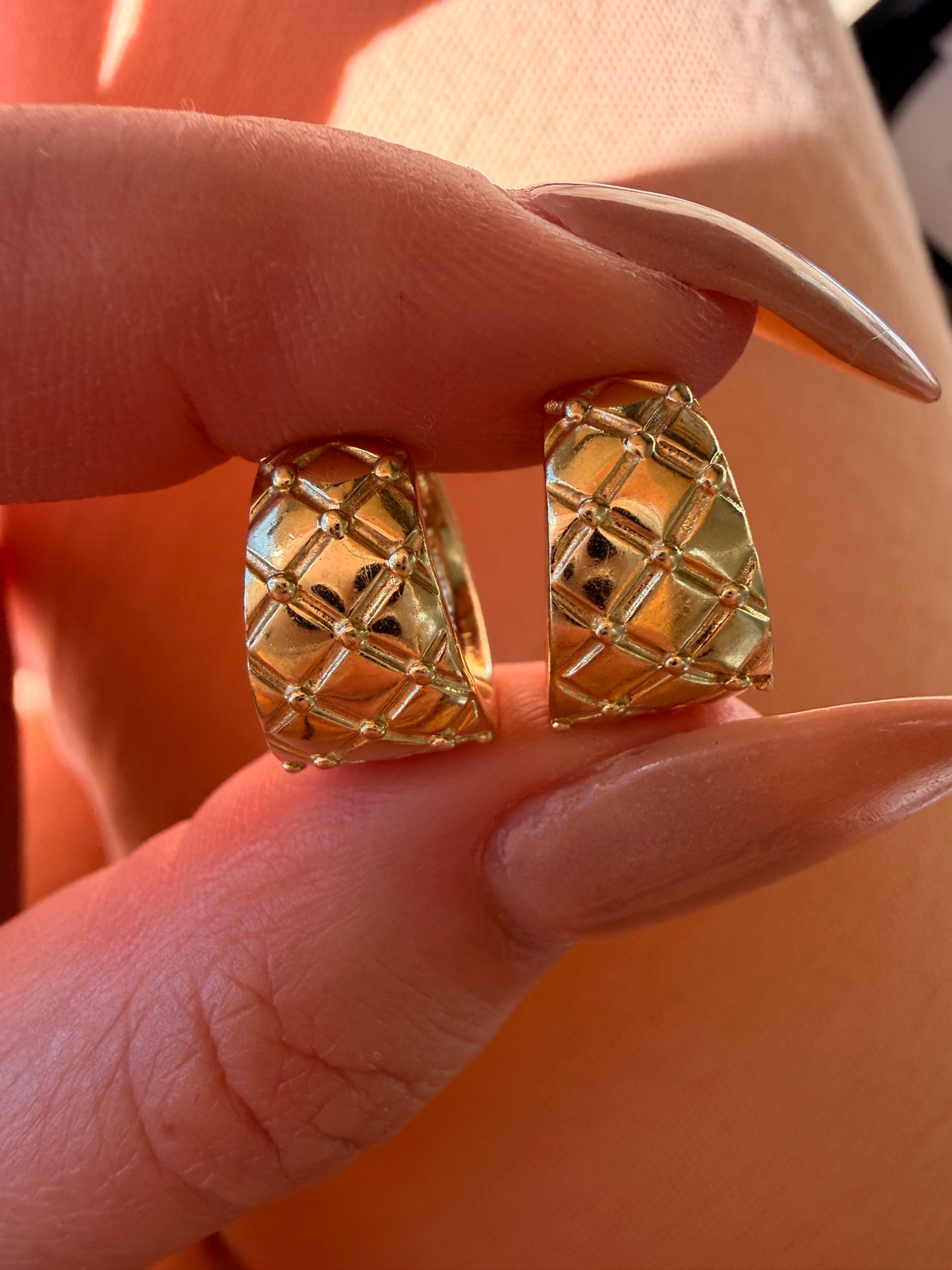 Vintage yellow 14K quilted pattern hinge hoop earrings