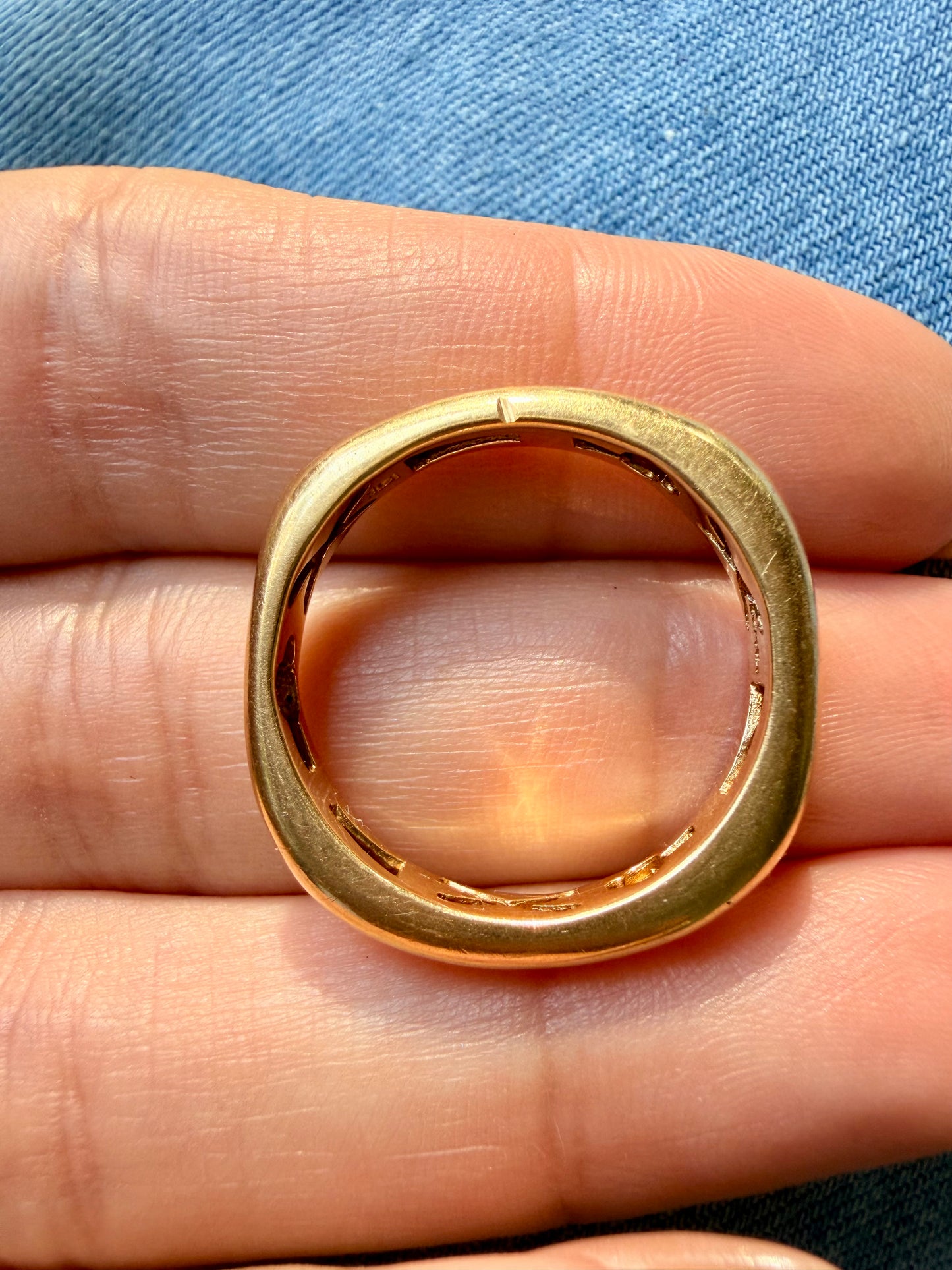 Vintage yellow 14K square rounded band, size 9-9.25