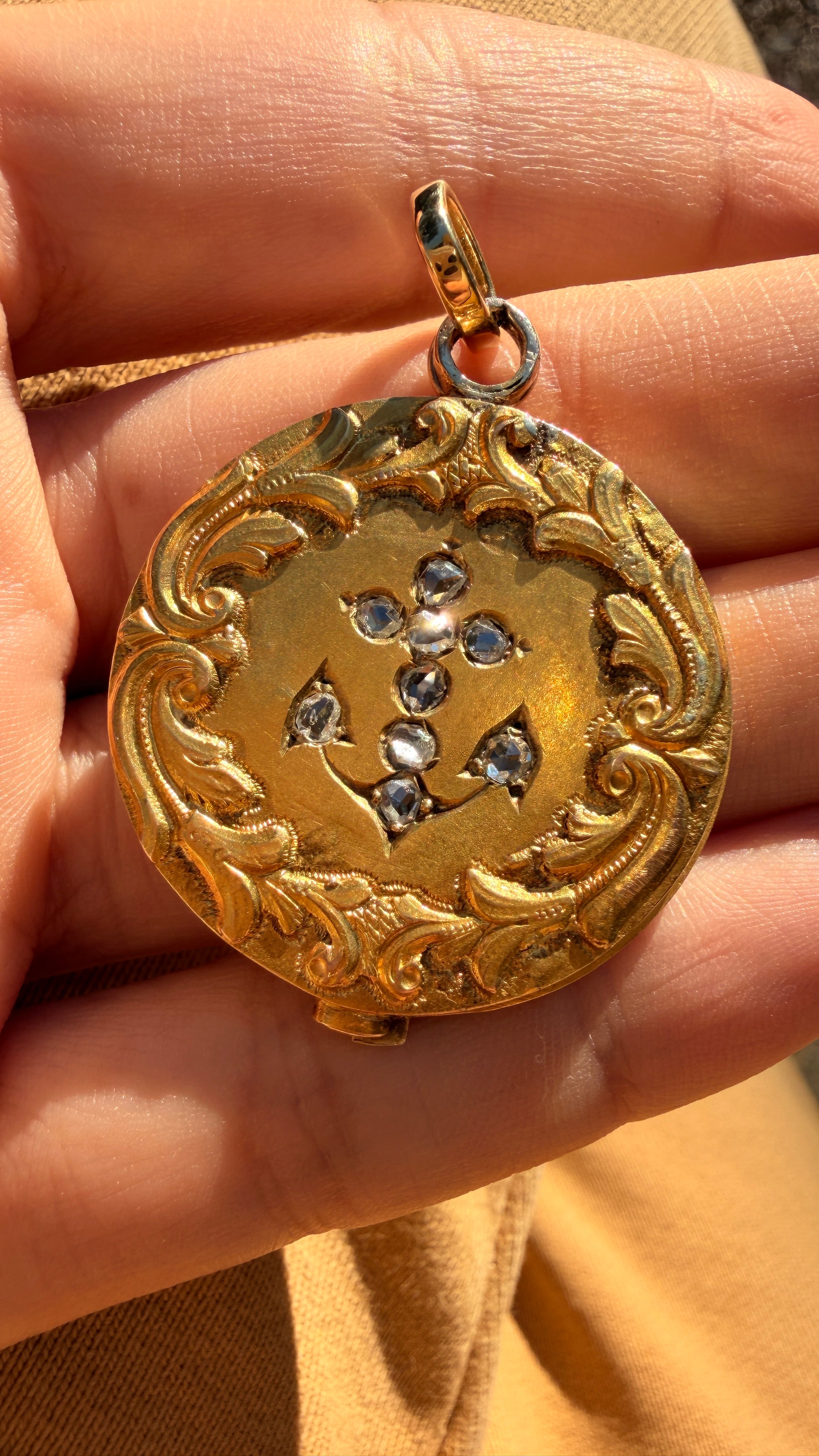 Antique yellow 18K diamond anchor slider locket – 3 Graces of Gold