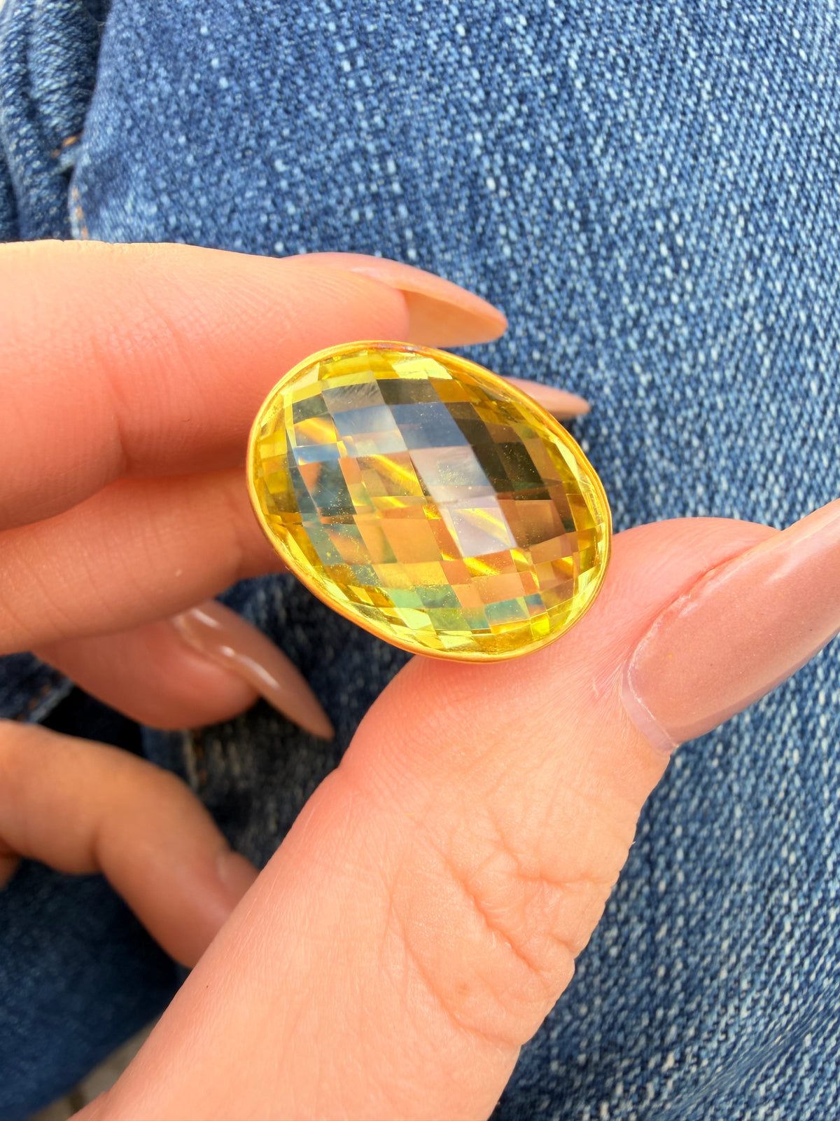 Vintage yellow 22K gold and approx 13 ctw faceted peridot ring, size 6.5 sizable