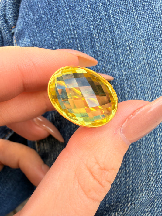 Vintage yellow 22K gold and approx 13 ctw faceted peridot ring, size 6.5 sizable