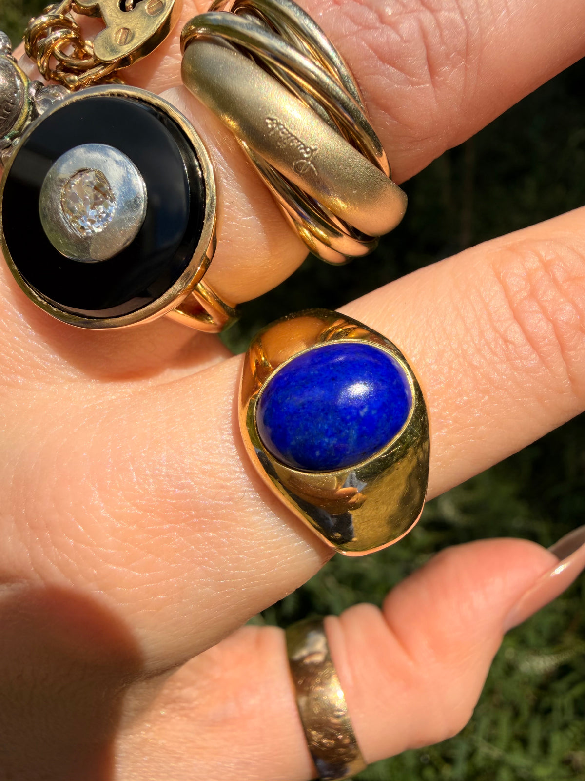 Vintage yellow 18K lapis lazuli cabochon signet ring, size 8.75 sizable