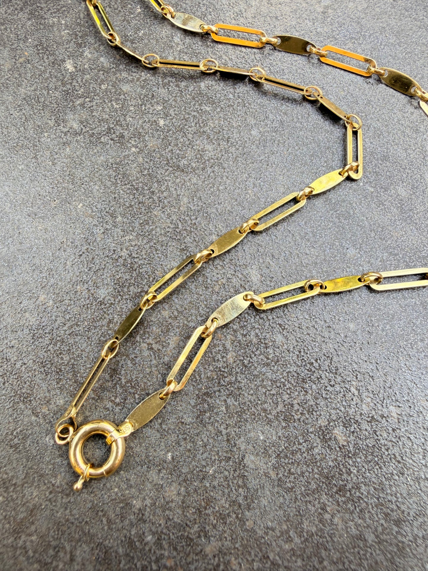 Yellow 14K gold disc and oval link chain with bolt clasp, 22 inch
