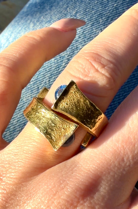 Vintage yellow 18K and sapphire cabochon double nail ring by David Webb, size 6