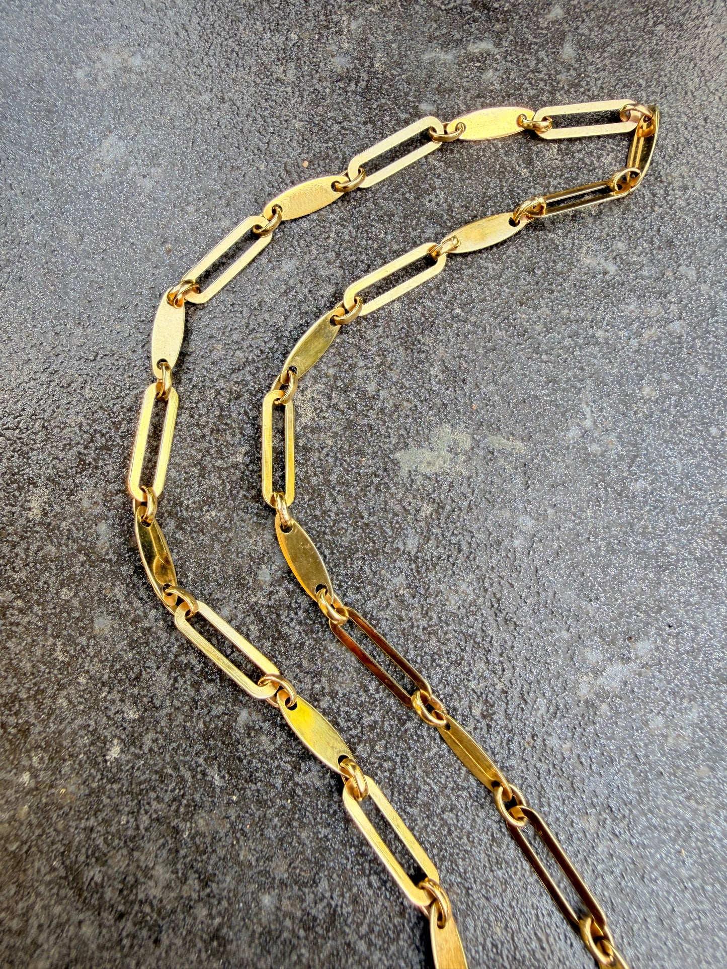 Yellow 14K gold disc and oval link chain with bolt clasp, 22 inch