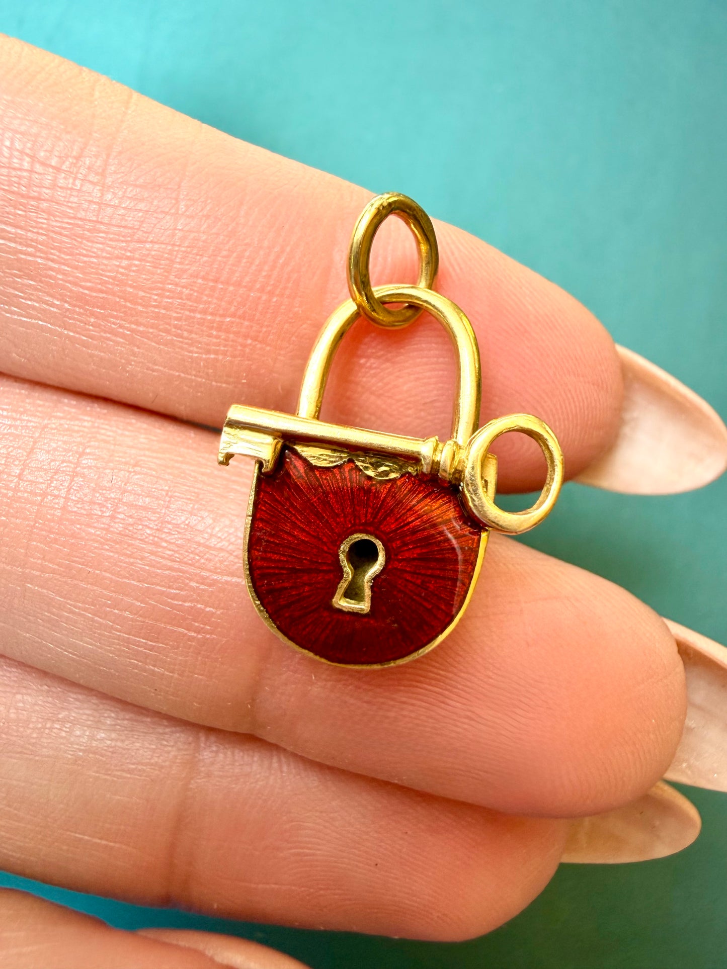 Vintage yellow 18K gold and red enamel lock and key pendant