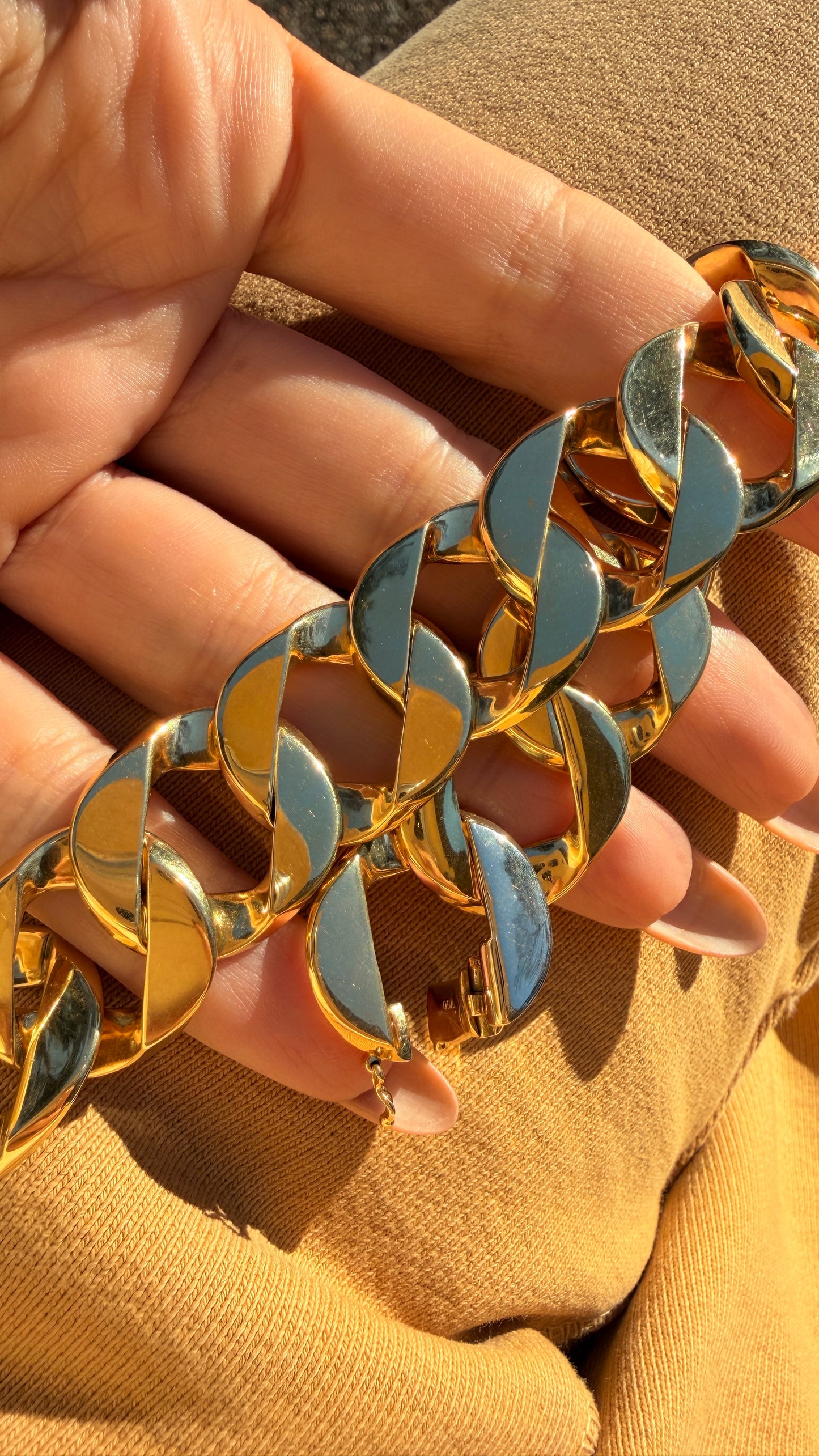 Vintage yellow 18K solid wide curb bracelet with continuous clasp, 8 inch (fits like 7.25 inch)