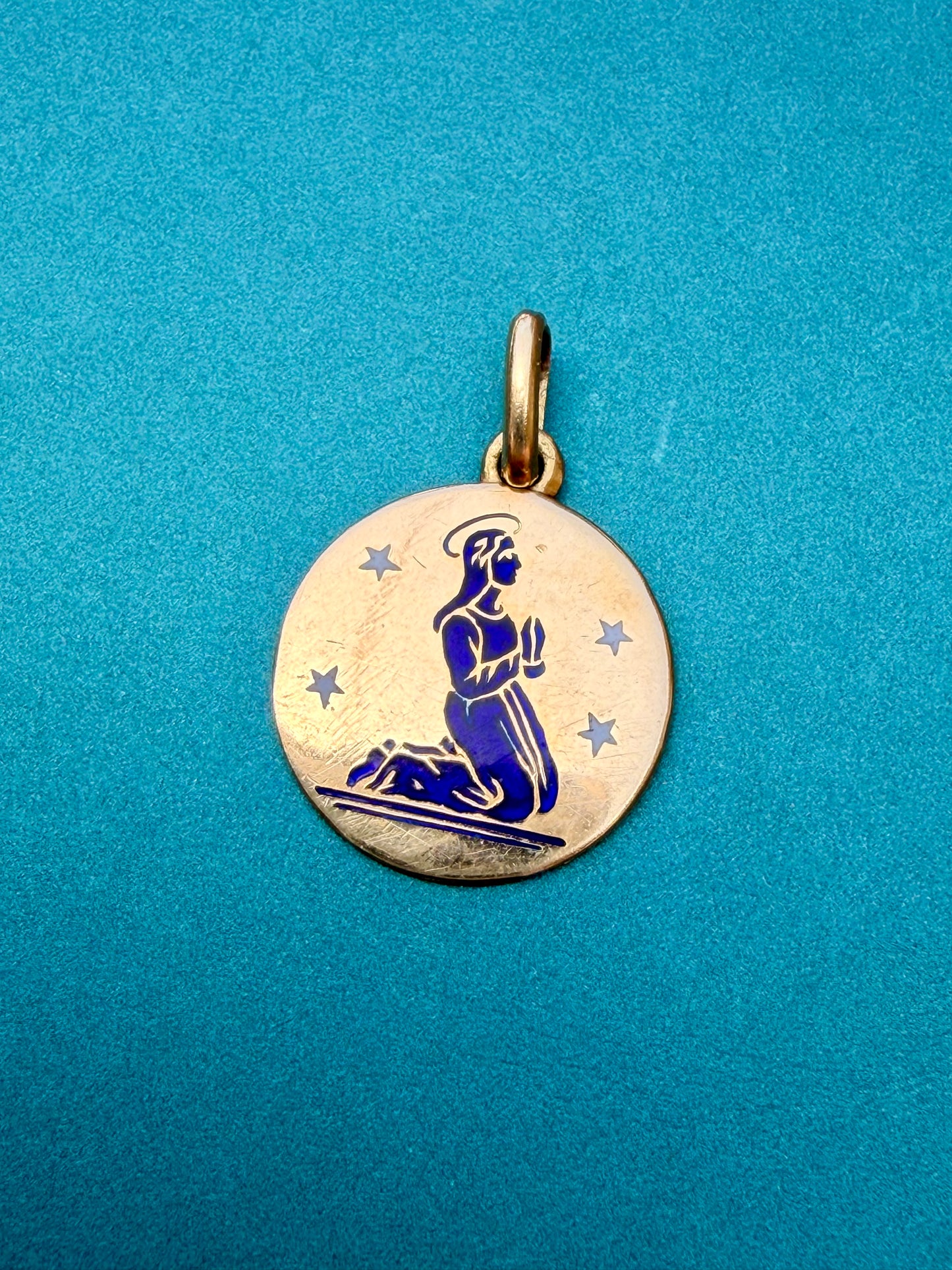 Vintage yellow 18K gold Virgo zodiac enamel pendant
