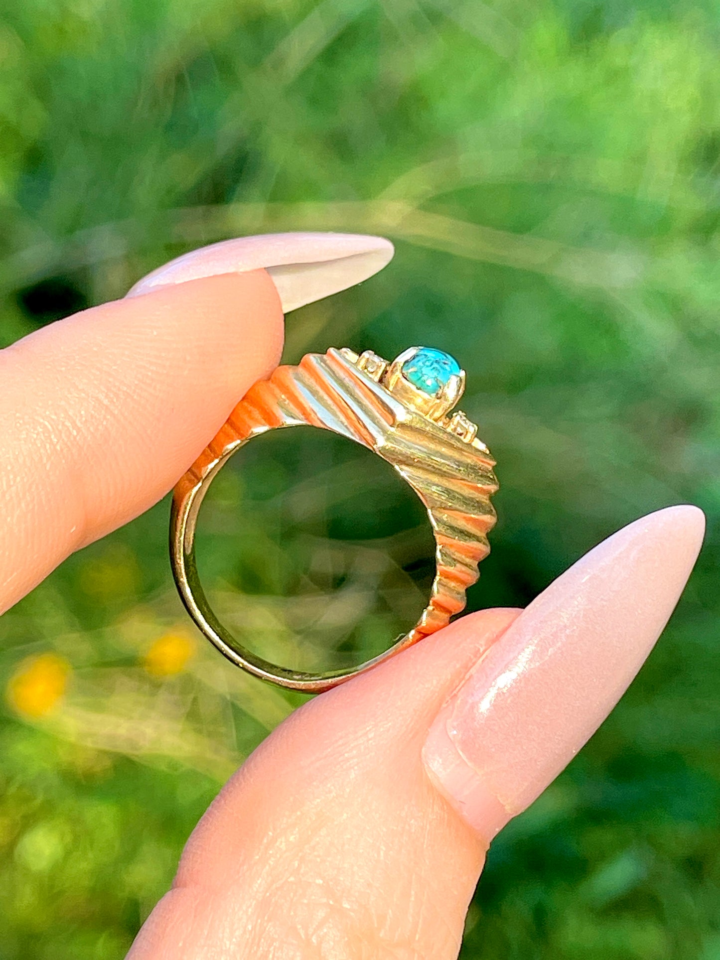 Vintage yellow 14K turquoise and .04 ctw diamond ribbed angular ring, size 5.75