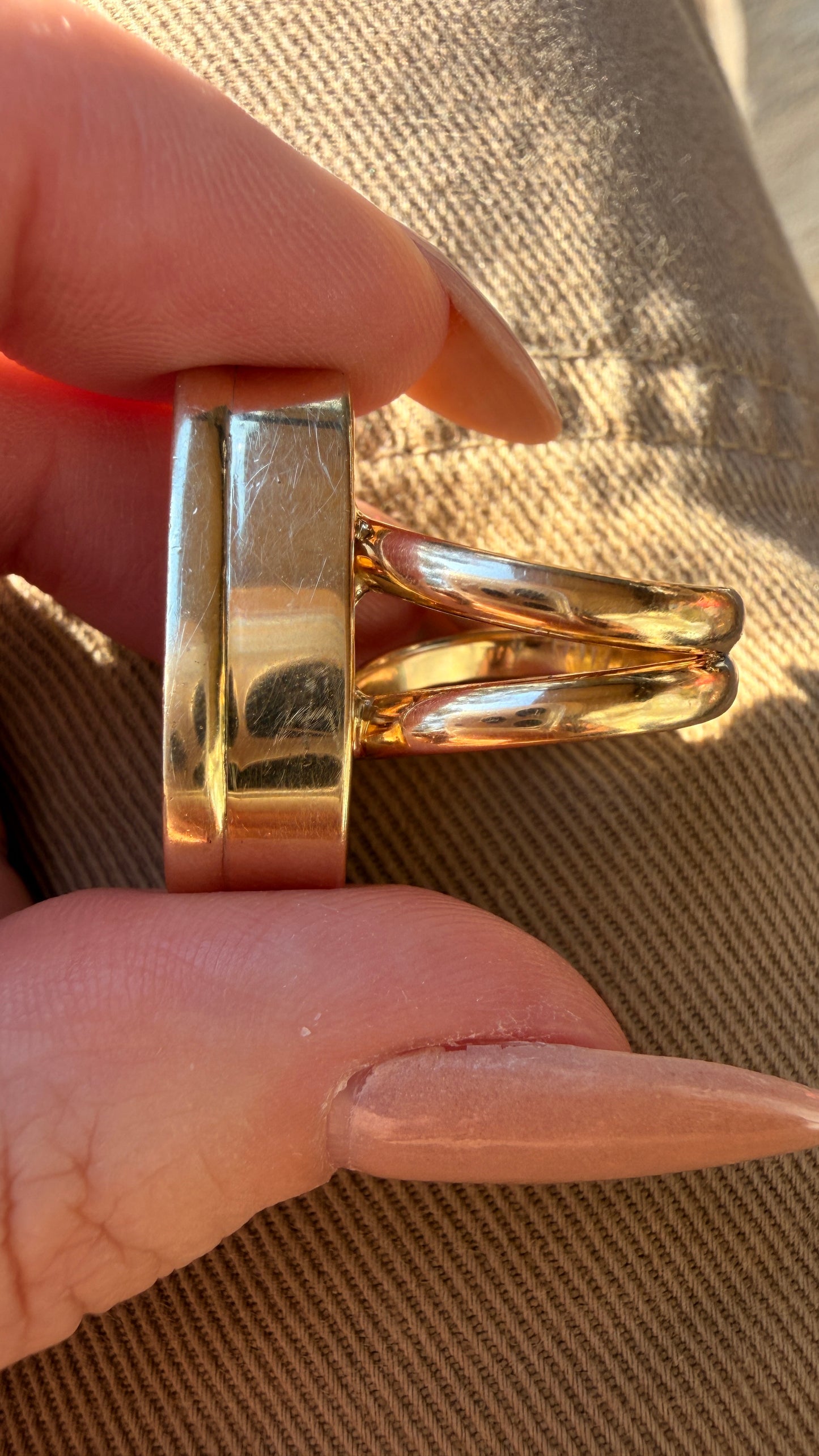 Vintage yellow 14K inlaid shell with mother of pearl and onyx statement ring artist signed, size 6.5