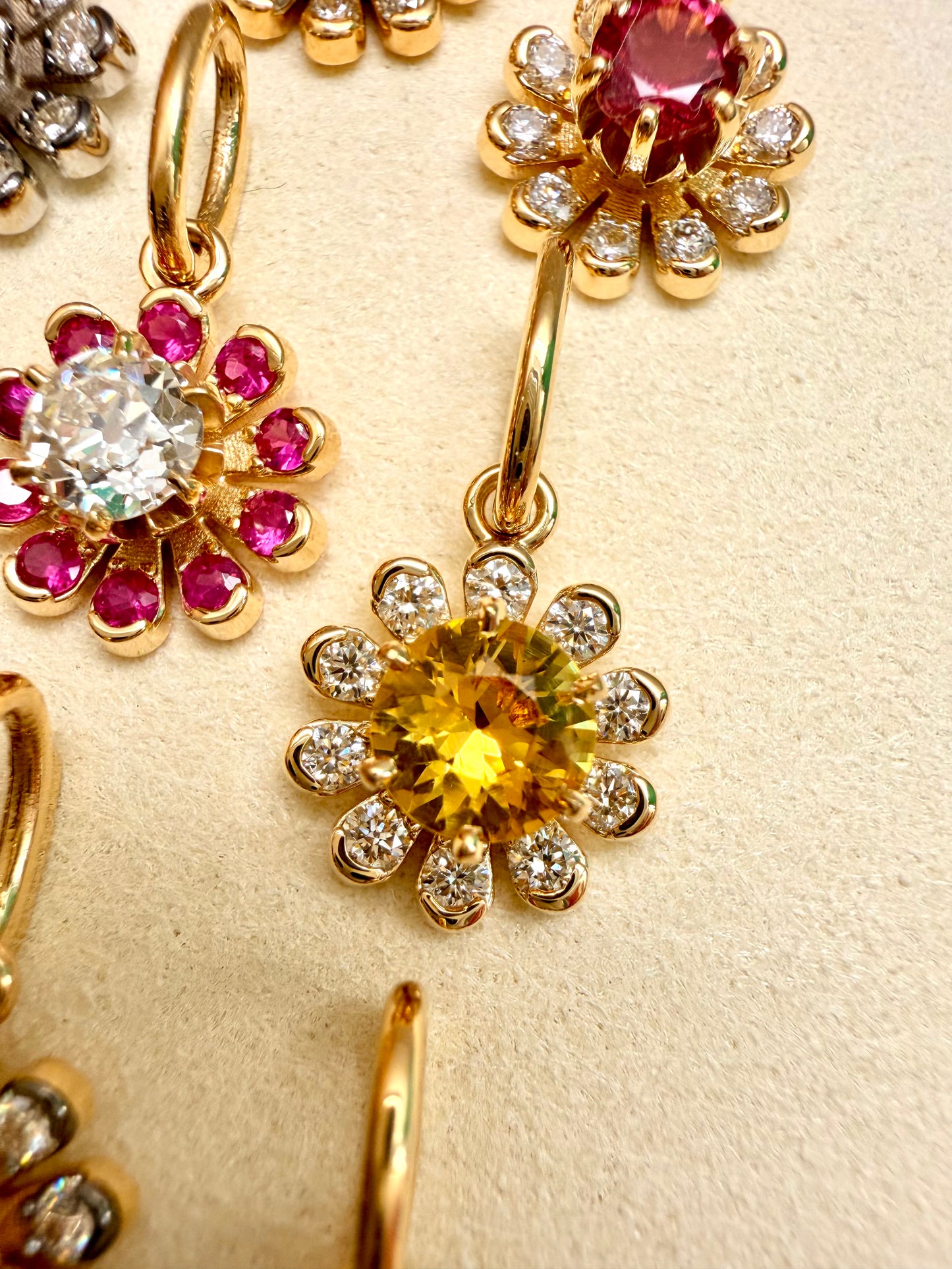 3GOG Natural Yellow Sapphire and Diamond Garden Party Flower Pendant 18K