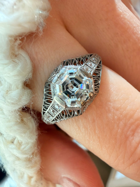 Antique platinum approx 1.5ctw octagonal diamond ring, size 8-8.25