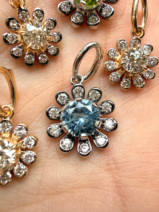 3GOG Natural Aquamarine Garden Party Flower Pendant 14K