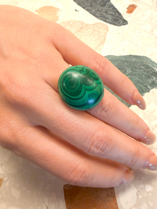 Antique yellow 14K engraved malachite button ring, size 6.5-6.75