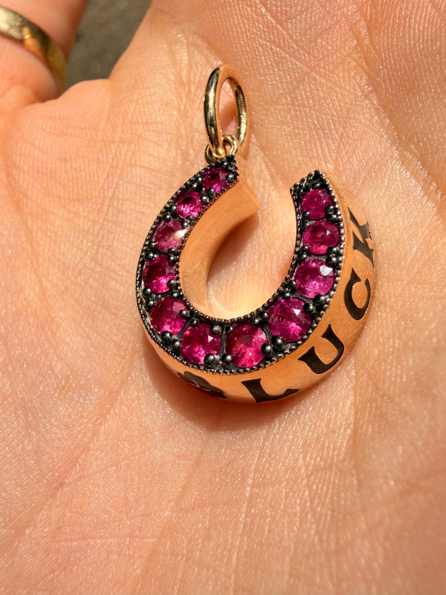 3GOG Original Good Luck Horseshoe Milgrain Pendant