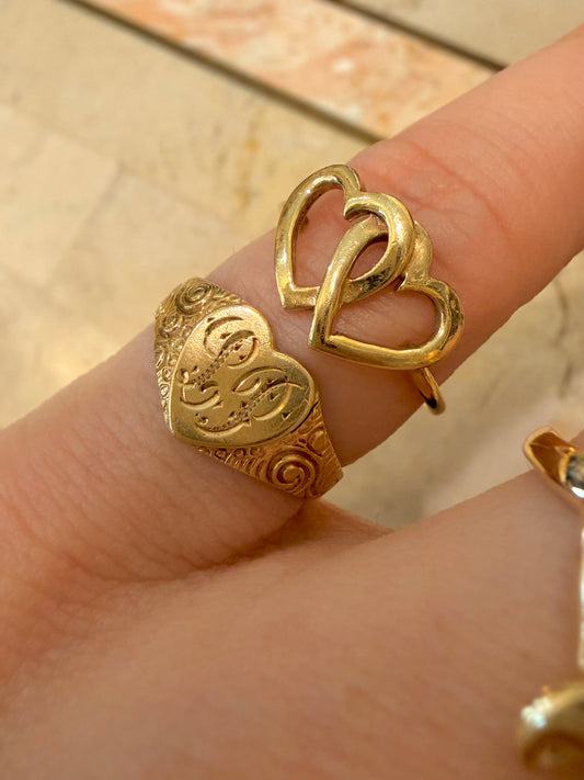 Vintage yellow 14K engraved “LP” heart signet ring, size 4.75