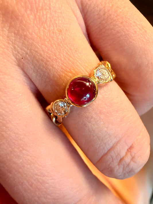 Vintage yellow 18K solid curb chain ring with .3ctw natural Ruby cabochon and .3ctw diamonds, size 6.25-6.5
