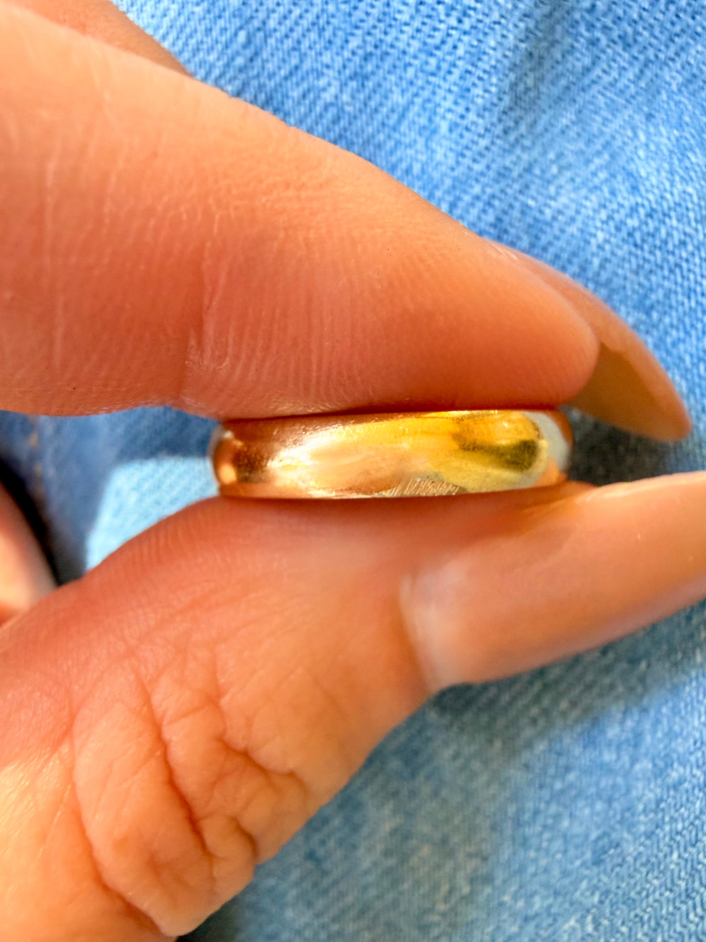 Vintage yellow 18K gold semi round band with squared inner edge, size 4.75