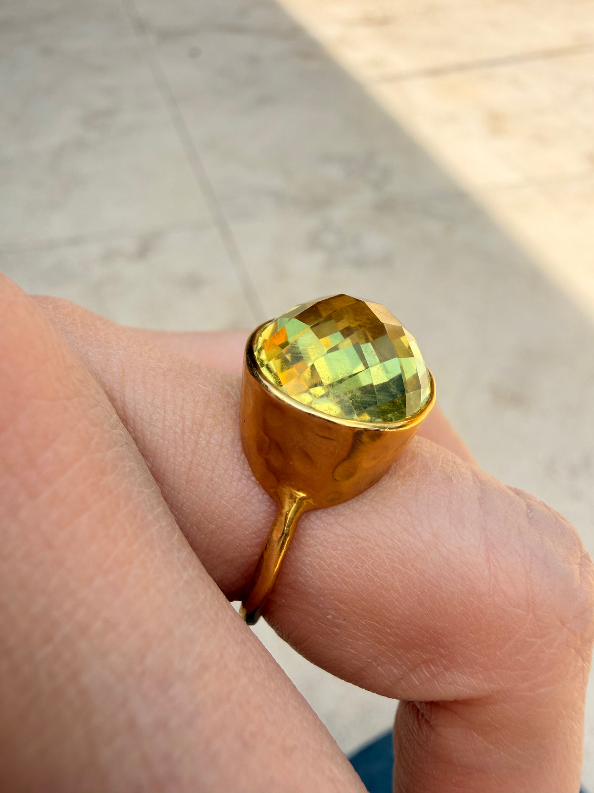 Vintage yellow 22K gold and approx 13 ctw faceted peridot ring, size 6.5 sizable