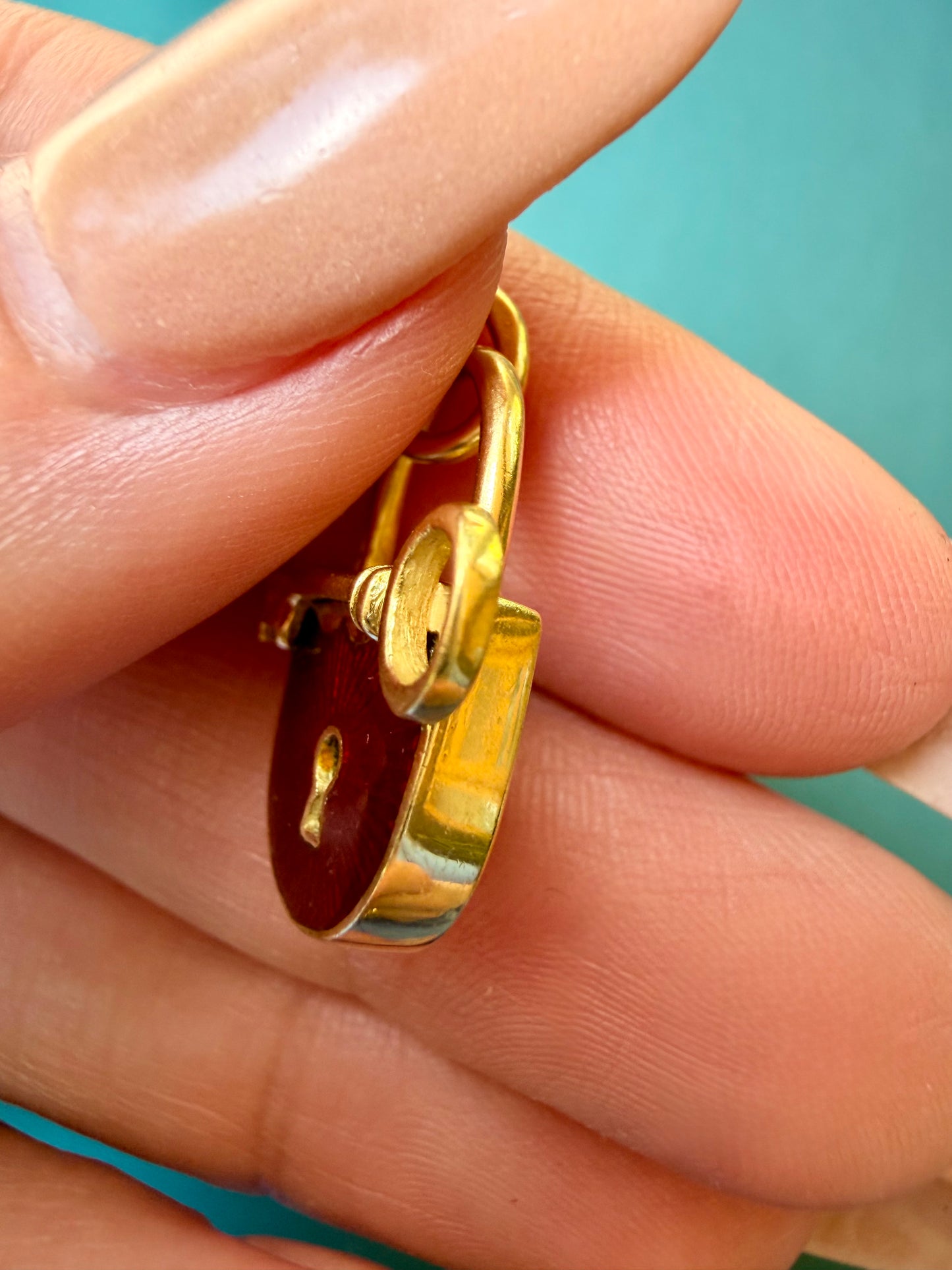 Vintage yellow 18K gold and red enamel lock and key pendant
